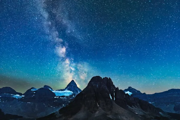 milky way over assinniboine
