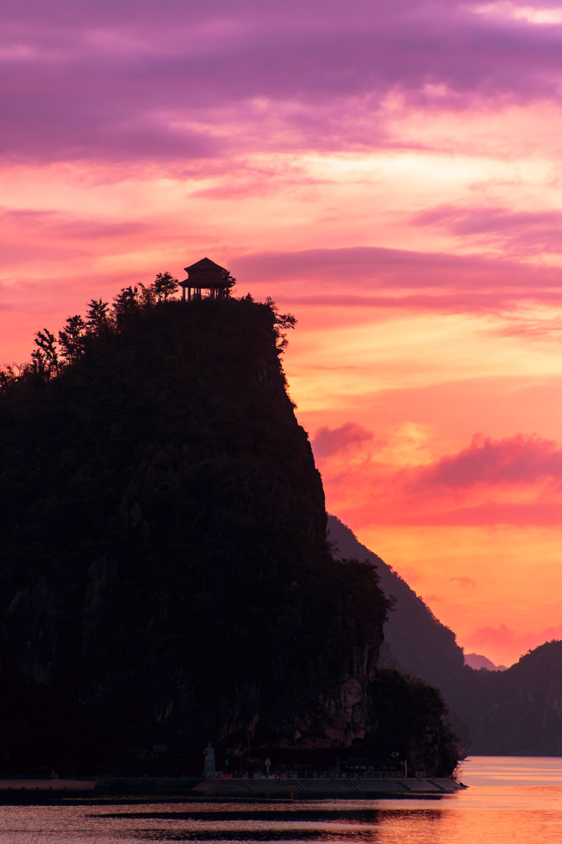 Vietnam 4 watch in ha long bay