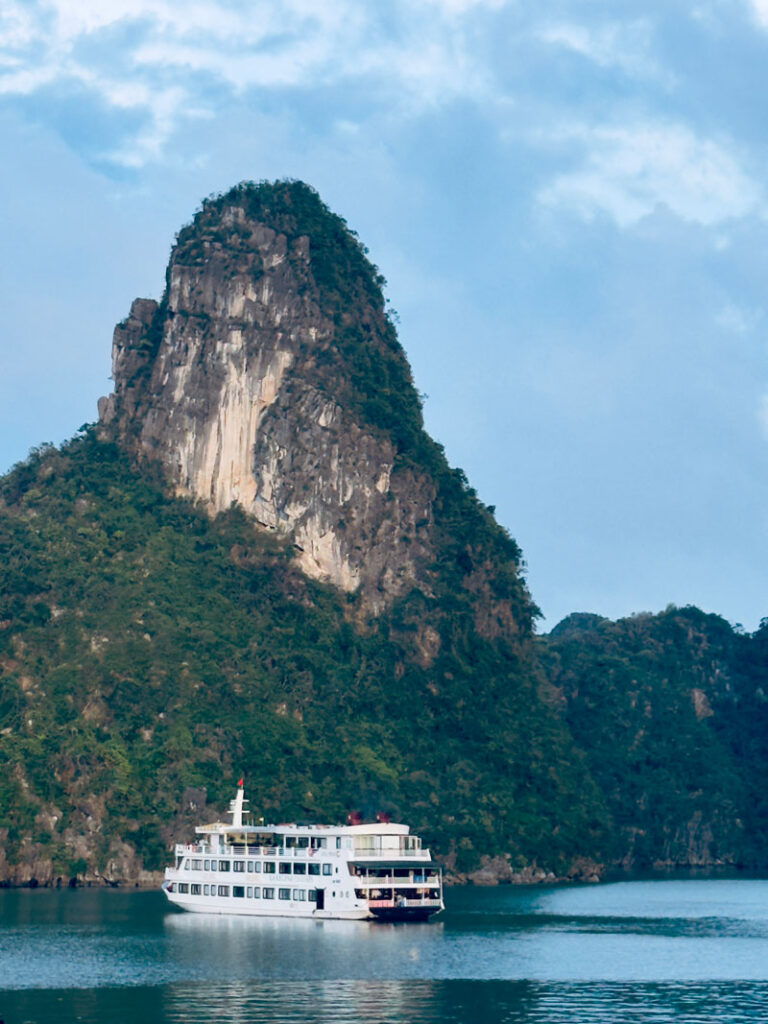 Vietnam 3 boat in ha long bay