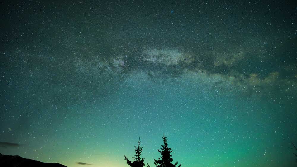 Airglow and Milky way