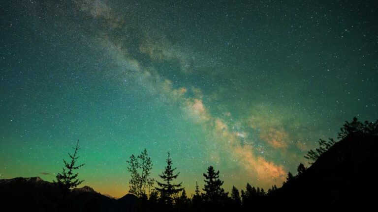Airglow and Milky way